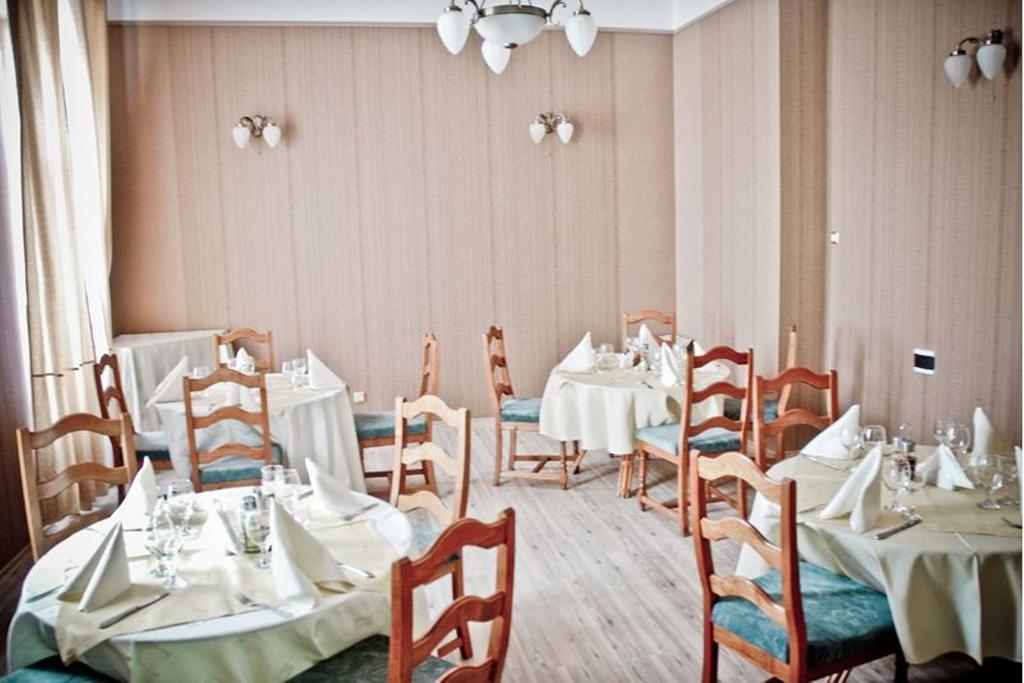 Hotel Arad Kültér fotó